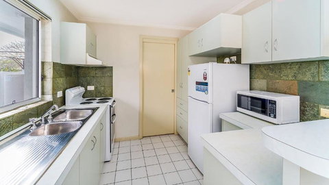 RED Rock - Townhouse In Town - Accommodation Bookings 2