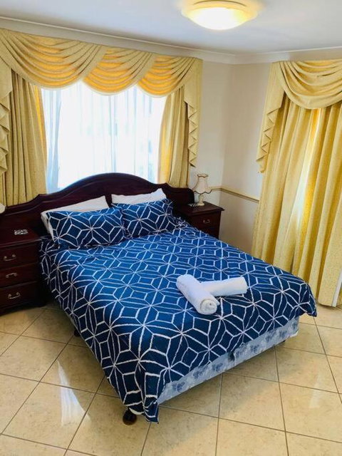 Redcliffe Villa - Accommodation Bookings 1