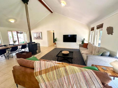Redtail House - Carlotta - Accommodation Bookings 0
