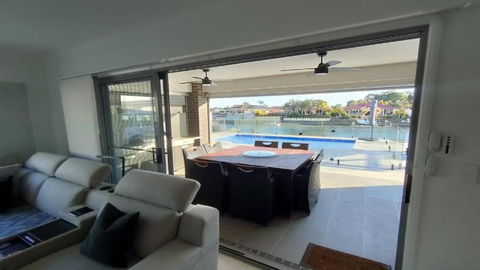 Relax Poolside By The Canal - Accommodation Bookings 0