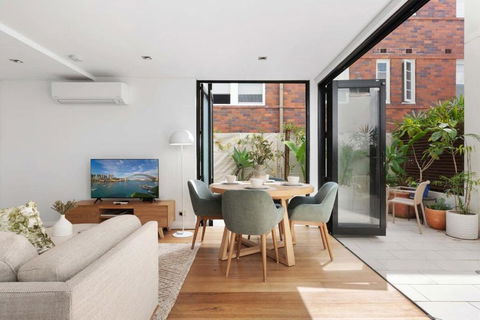 Relaxed Beachside Townhouse - Accommodation Bookings 1