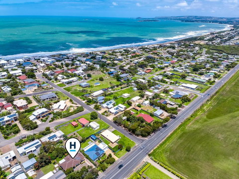 Relaxed Family Beach House - No Linen Included - Accommodation Bookings 0