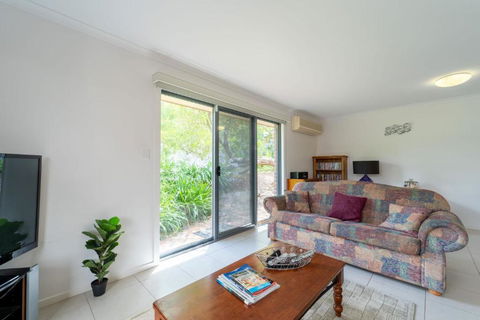 Relaxing Holiday Home Pets Are Welcome - Accommodation Bookings 3