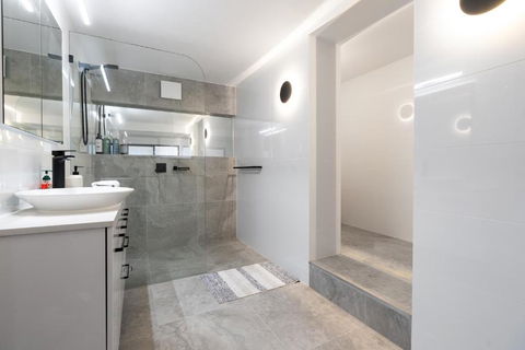 Renovated Townhouse Close To The CBD And Schools - Accommodation Bookings 3