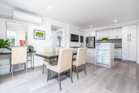 Renovated Townhouse Close To The CBD And Schools - Accommodation Bookings 2