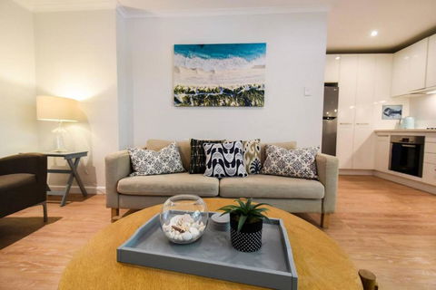Resort-style Coastal Living With Balcony & Pool - Accommodation Bookings 0