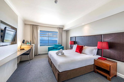 Resort Style King Pad With Sparkling Sea Views - Accommodation Bookings 0