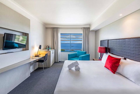 Resort Style King Pad With Sparkling Sea Views - Accommodation Bookings 2