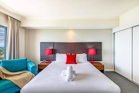 Resort Style King Pad With Sparkling Sea Views - Accommodation Bookings 3
