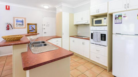 Resort Style Unit Across From The Water - Accommodation Bookings 3