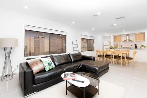 ResortStyle 4BR House With Parking - Accommodation Bookings 2