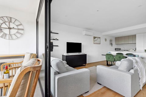 Retreat On Bellerine I 2BR Apartment I Geelong CBD - Accommodation Bookings 1