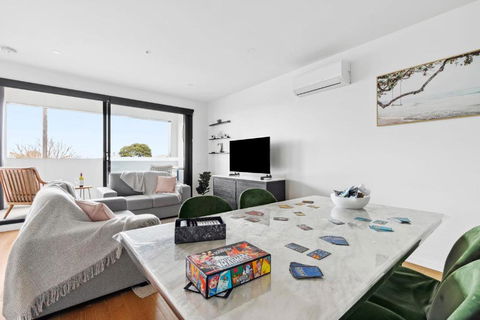 Retreat On Bellerine I 2BR Apartment I Geelong CBD - Accommodation Bookings 3