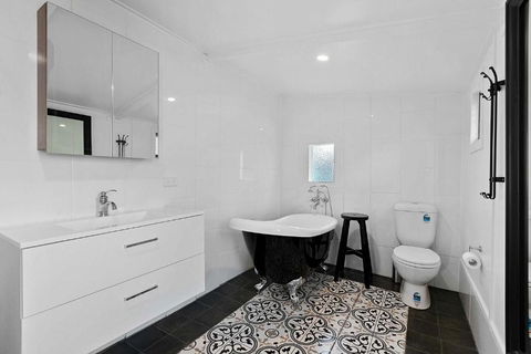 Retro On Walker - Accommodation Bookings 3
