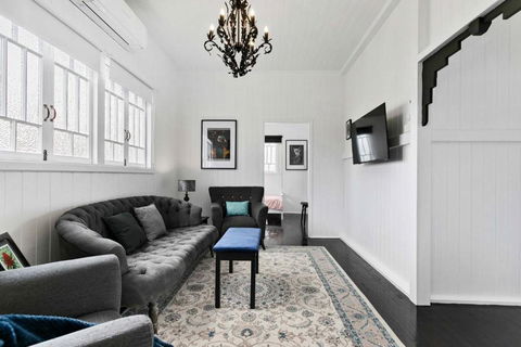 Retro On Walker - Accommodation Bookings 1