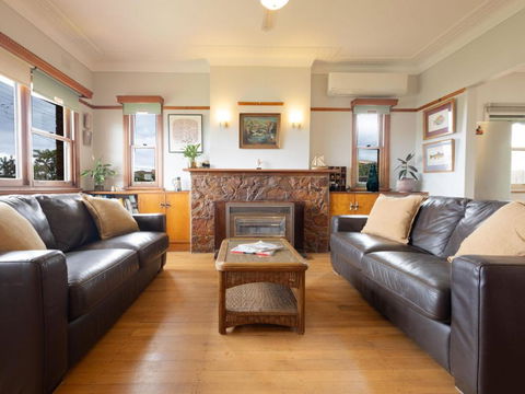 Retro Retreat - Accommodation Bookings 1