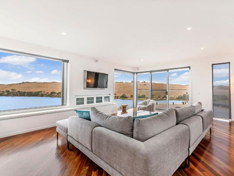 River Reveal - Accommodation Bookings 1