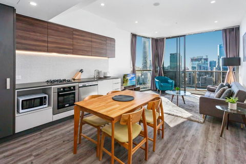 River-View Unit With Rooftop Pool Near Museums - Accommodation Bookings 1