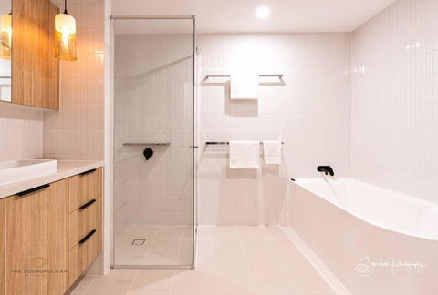 RIVERFRONT BREEZE @ The Cosmopolitan Unit10307 - Accommodation Bookings 1