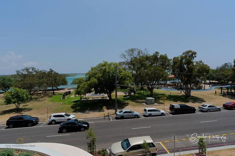 RIVERFRONT BREEZE @ The Cosmopolitan Unit10307 - Accommodation Bookings 2