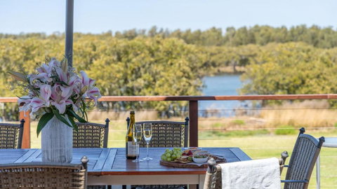 Riverside Retreat, Coolangatta, Near Seven Mile Beach - Accommodation Bookings 2