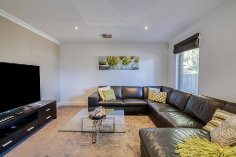 Rivervale Retreat - Spacious Family Living - Accommodation Bookings 3