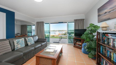 Riverview Apartment 2 Block 2 - Accommodation Bookings 3