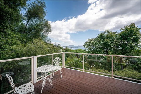 Riveting House With Incredible Water-view At SandyBay - Accommodation Bookings 1