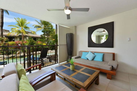 Resort-style Swim Out - A True Tropical Oasis - Accommodation Bookings 1