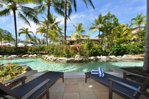 Resort-style Swim Out - A True Tropical Oasis - Accommodation Bookings 0