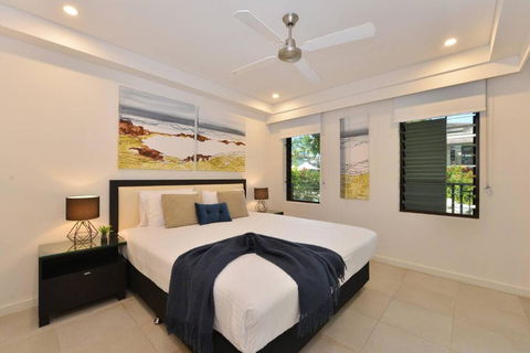 Resort-style Swim Out - A True Tropical Oasis - Accommodation Bookings 2