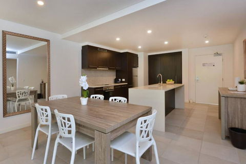 Resort-style Swim Out - A True Tropical Oasis - Accommodation Bookings 3