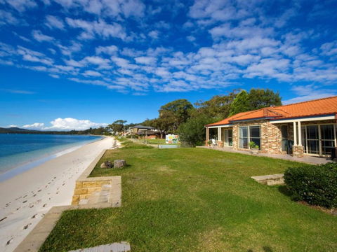 Salamander Beach Front - Accommodation Bookings 0