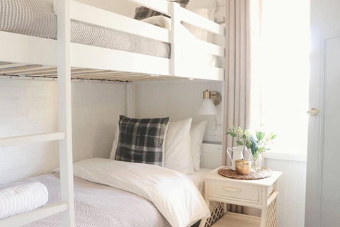 Rustic Chic 200 Metres From CBD - Accommodation Bookings 1