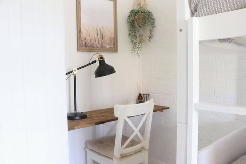 Rustic Chic 200 Metres From CBD - Accommodation Bookings 2