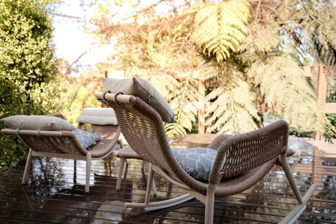 Romantic Garden Cottage With Home Cinema - Accommodation Bookings 2