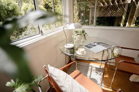 Romantic Garden Cottage With Home Cinema - Accommodation Bookings 0