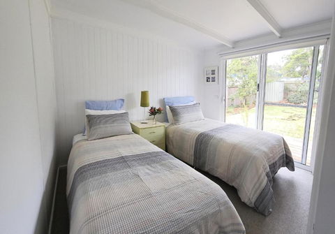 Saltbush - Ideally Located And Modernised MCM Beach House - Accommodation Bookings 1