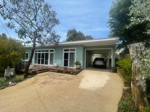 Saltbush - Ideally Located And Modernised MCM Beach House - Accommodation Bookings 0