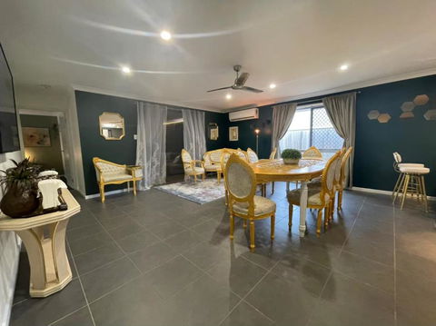 Royal Romanesque Holiday House In Dakabin - Accommodation Bookings 0