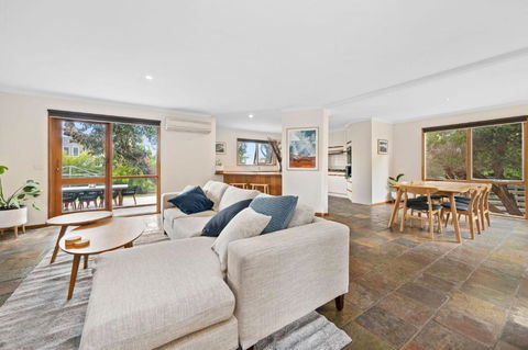 Roadknight Ocean Road View 236 - Accommodation Bookings 3