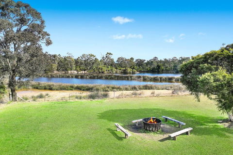 Roads End With Games Barn Ponies Alfresco Dining - Accommodation Bookings 3