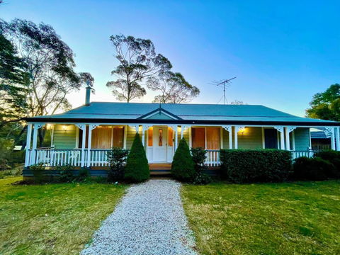 Rocky Mountain Cottage - Accommodation Bookings 0