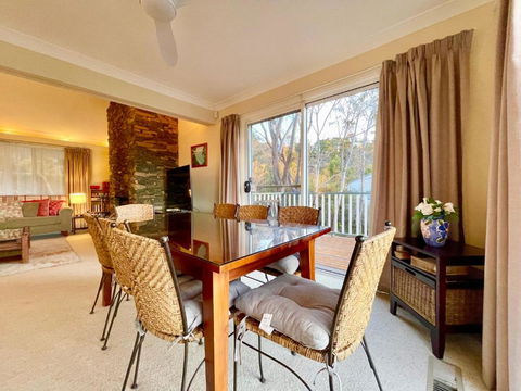 Rocky Mountain Cottage - Accommodation Bookings 3