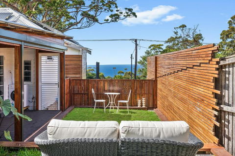 Romanic Garden View 1 Bed Apartment With Ocean Views At Stanwell Tops - Accommodation Bookings 0