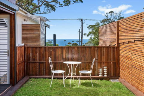 Romanic Garden View 1 Bed Apartment With Ocean Views At Stanwell Tops - Accommodation Bookings 3
