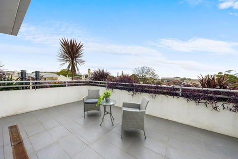Rooftop 2 Bed Apt With Terrace At Newtown - Accommodation Bookings 3