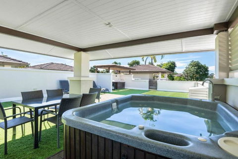 Rooftop Tranquility At Stunning Temple Resort - Accommodation Bookings 0