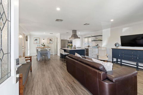 Rose Cottage 3B Hutchinson St Goolwa - Linen Included - Accommodation Bookings 2