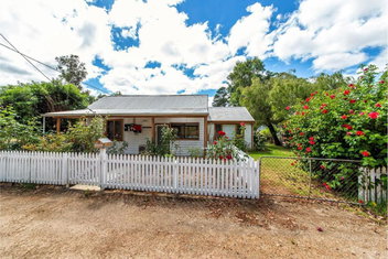 Rose Cottage Nannup with Accommodation Bookings